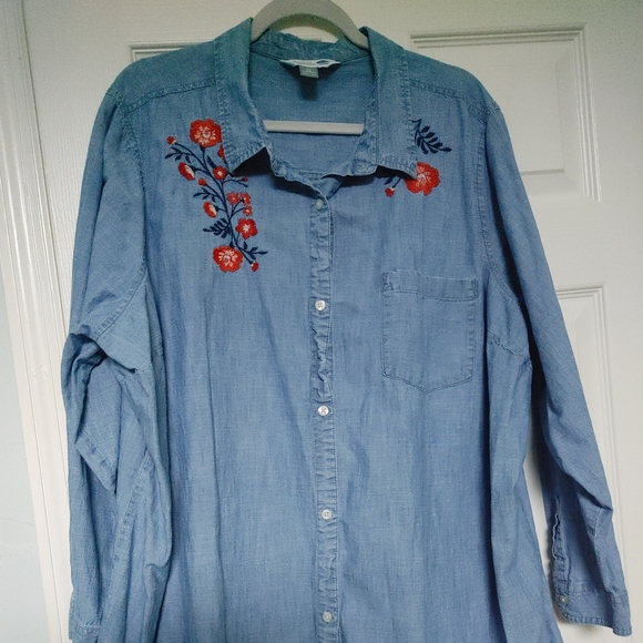 Old Navy Tops - Old Navy embroidered denim shirt. 4x